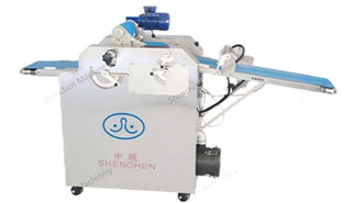 Máquina formadora y laminadora de croissants de un solo carril